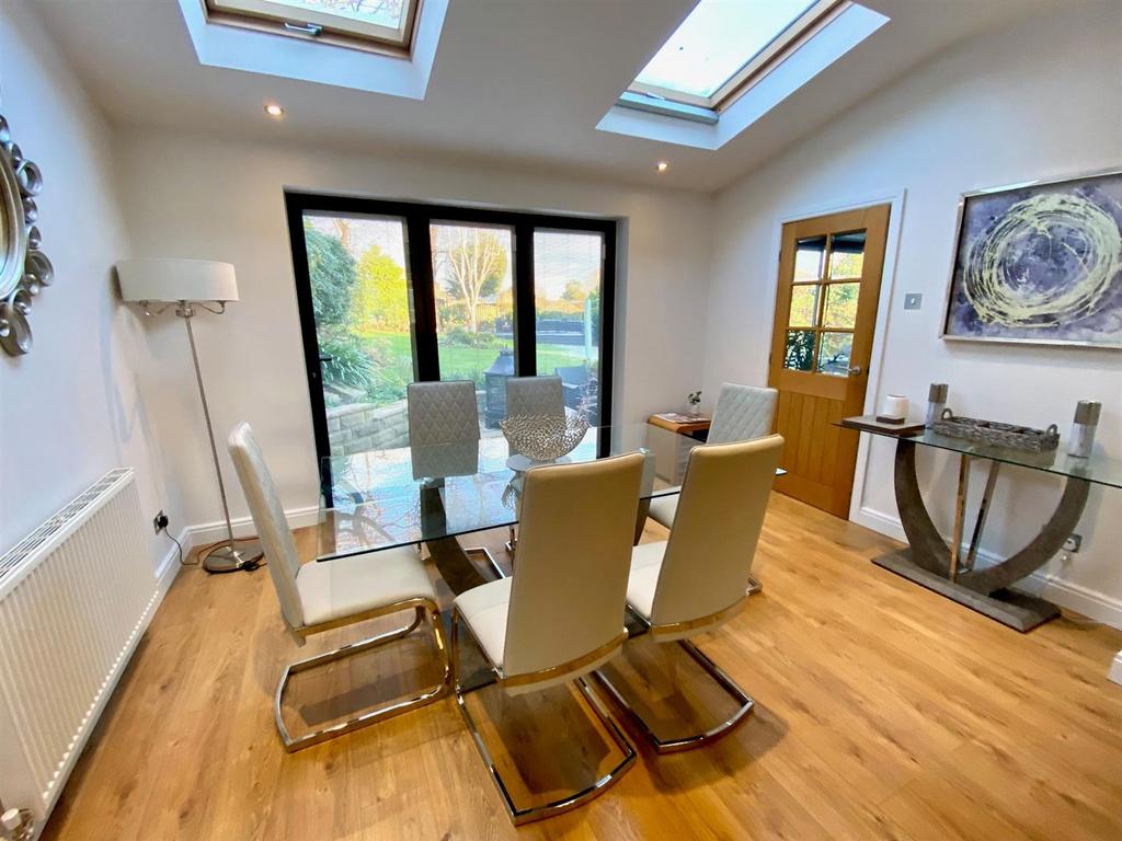 Crowlees gardens 3 dining 3.jpg