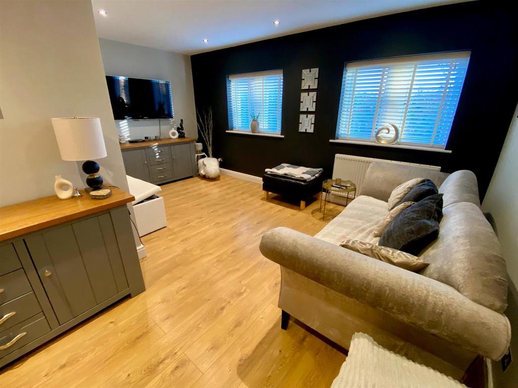 Crowlees gardens 3 sitting room.jpg