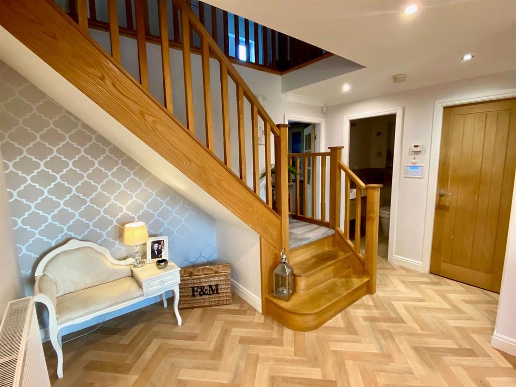 Crowlees gardens 3 hall.jpg