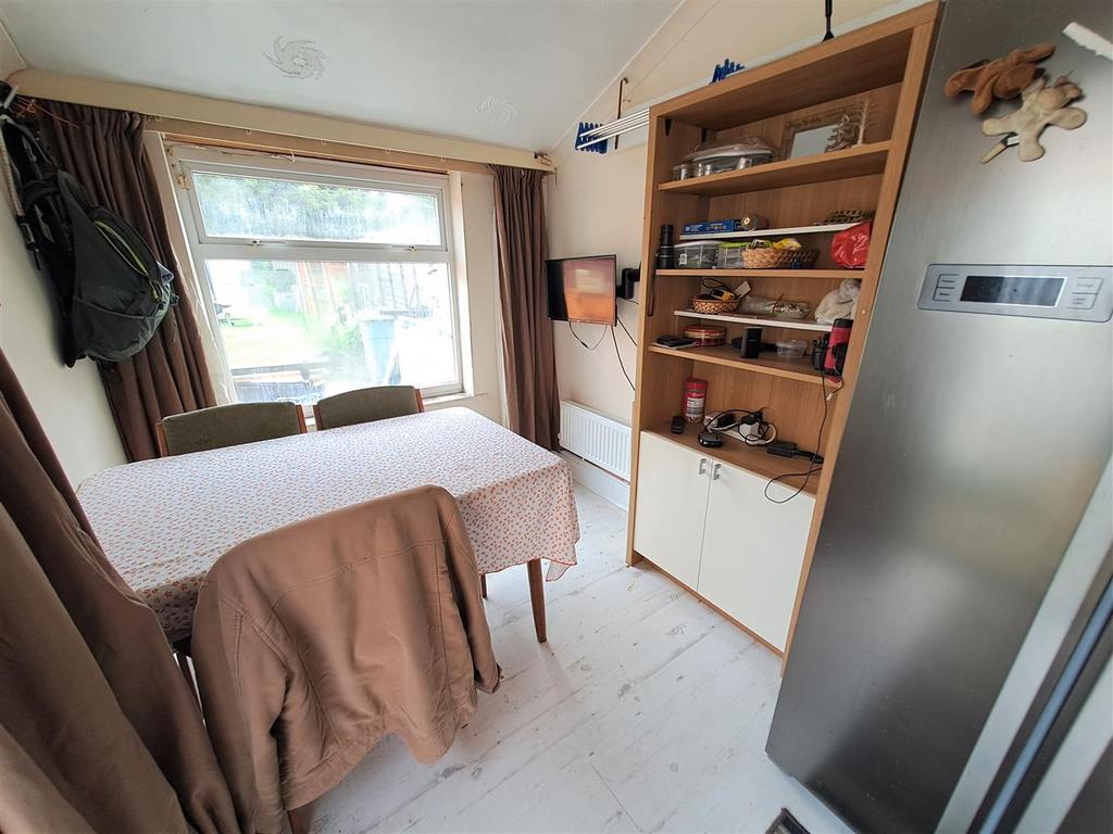 Extended Dining Kitchen