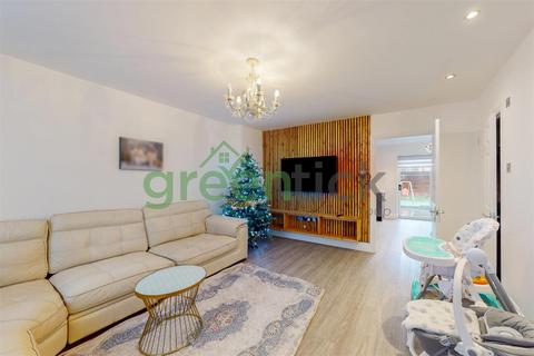 3 bedroom terraced house for sale, Aynsley Gardens, Harlow