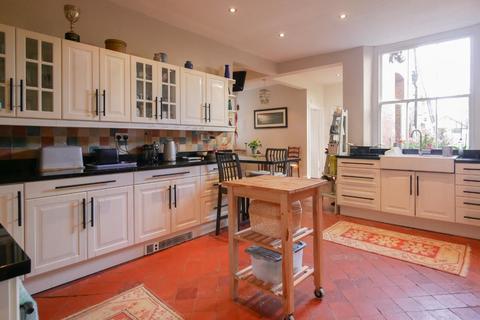 2 bedroom flat for sale - Victoria Square, Penarth