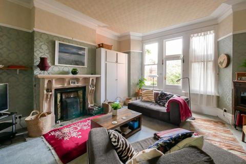 2 bedroom flat for sale, Victoria Square, Penarth