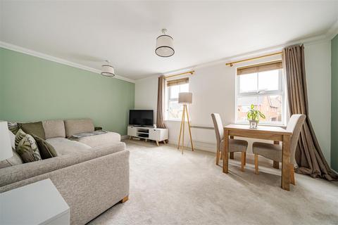 2 bedroom flat for sale, Imperial Way, Ashford TN23