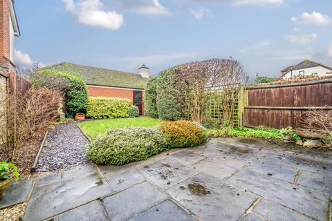 8 Cassocks Square, Shepperton, TW17 8JH