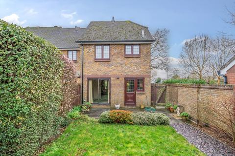 8 Cassocks Square, Shepperton, TW17 8JH