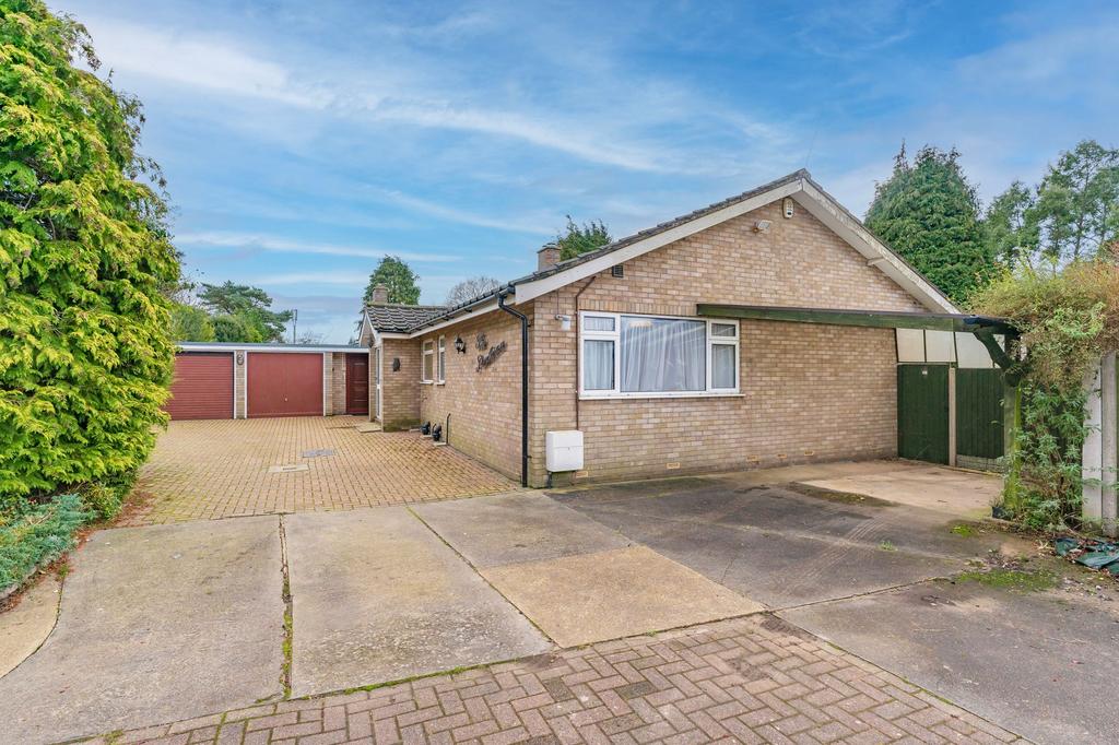 Normanston Drive, Oulton Broad, NR32 3 bed detached bungalow for sale