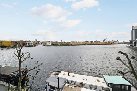 2 bedroom flat for sale, 8 Selsdon Way, London E14