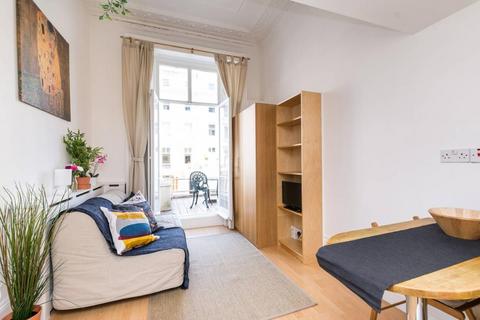 Studio to rent, Belgrave Road, Pimlico, London, SW1V
