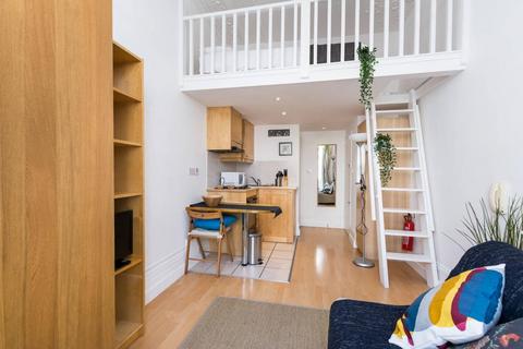 Studio to rent, Belgrave Road, Pimlico, London, SW1V