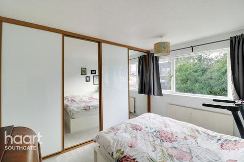2 bedroom apartment for sale, Pine Road, London