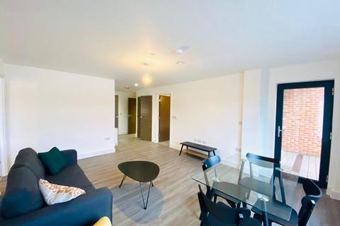 2 bedroom apartment to rent, Fab 2 bed apt with balcony in Baltic Triangle