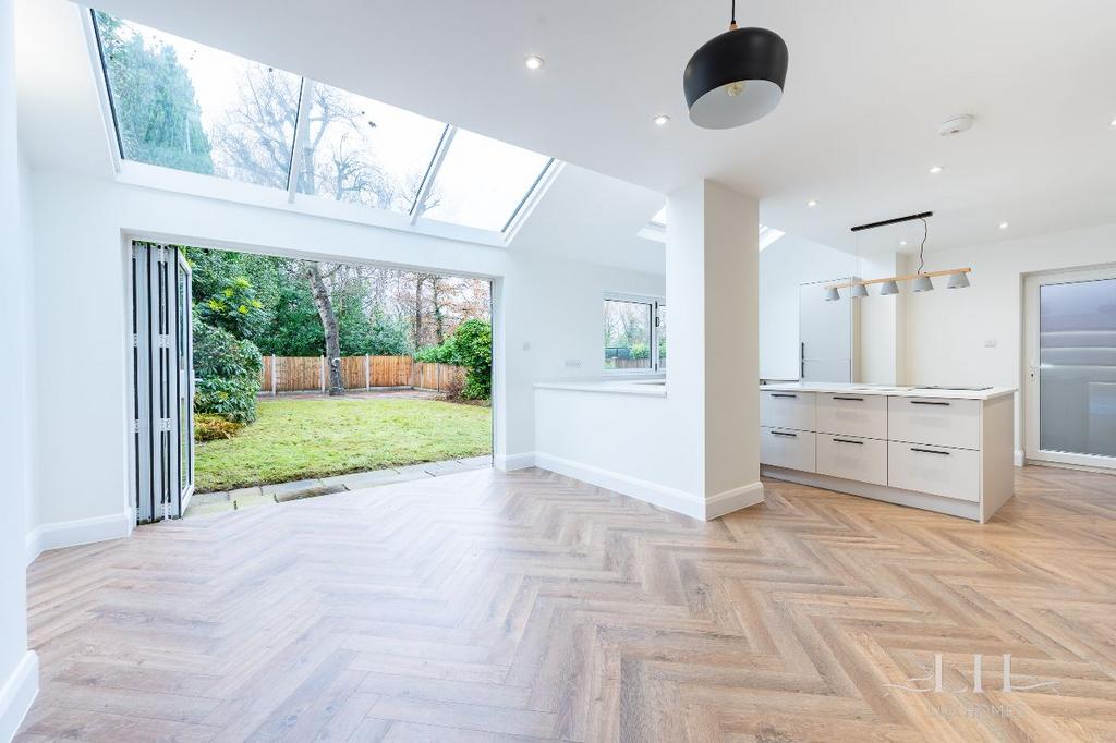 Princes Way, Brentwood 3 bed detached house for sale £775,000