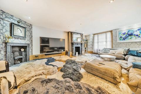 24 Holly Hill, London, NW3 6SE