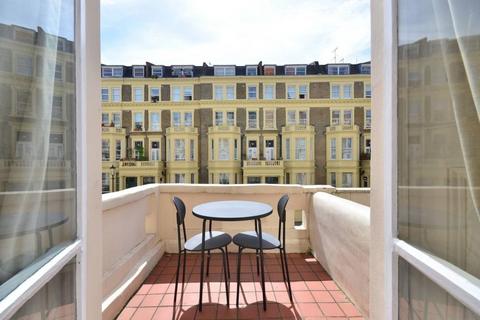 Studio to rent, Penywern Road, Earls Court, London, SW5