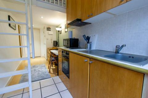 Studio to rent, Penywern Road, Earls Court, London, SW5