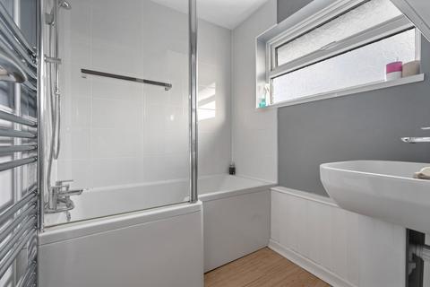 2 Alpine Close, Oakham, LE15 6NP