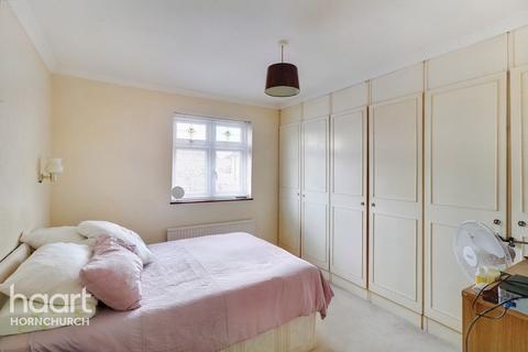3 bedroom terraced house for sale, Abbs Cross Lane, Hornchurch
