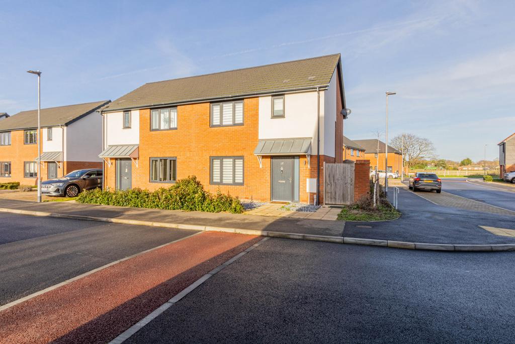 Mannings Road, Frating, CO7 2 bed semidetached house for sale £125,000