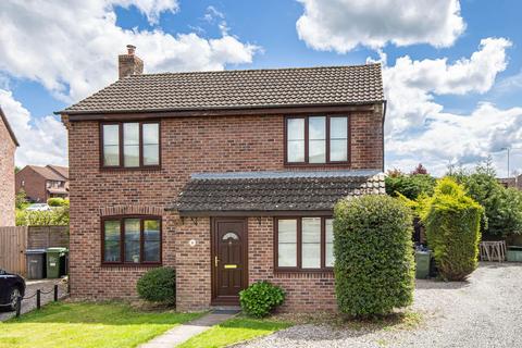3 bedroom detached house for sale, Niebull Close, Malmesbury, SN16