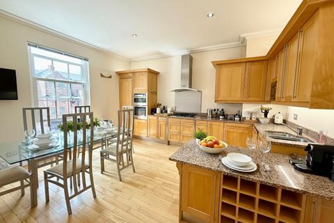 3 bedroom penthouse to rent, Wellington Court, East Circus Street, Nottingham, Nottinghamshire, NG1 5AX