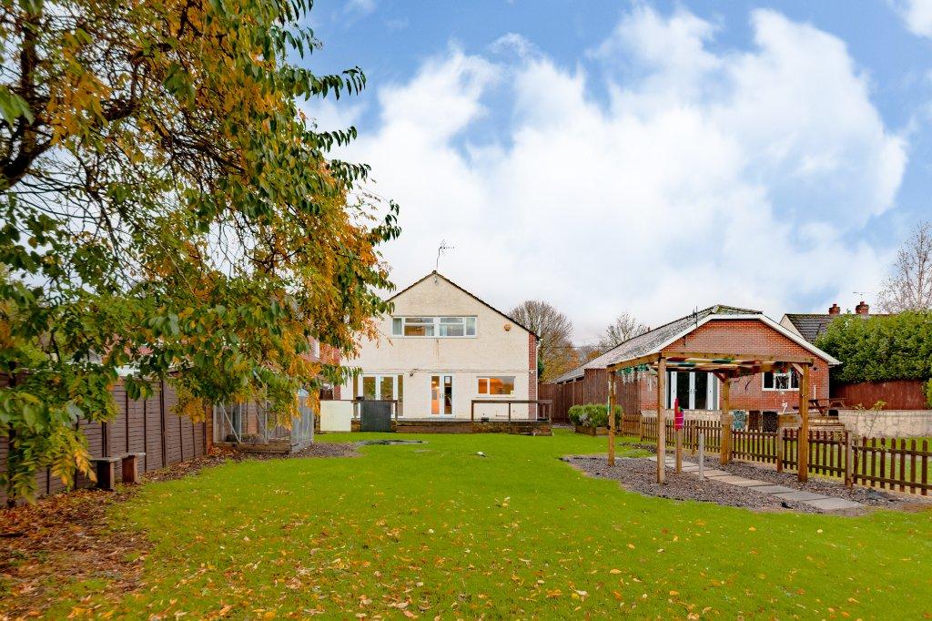 The Harrow Way, Basingstoke, Hampshire 6 bed detached house £600,000