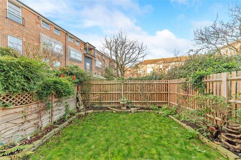 4 bedroom end of terrace house to rent, Thorney Crescent, London, SW11