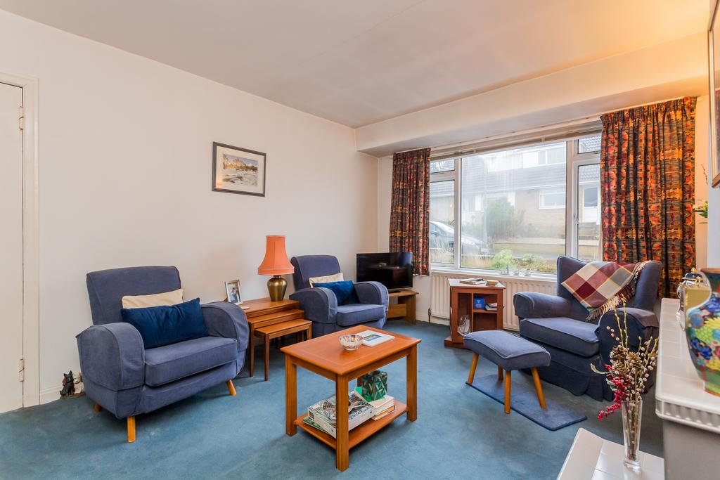 26 Thornwood Drive, Paisley, PA2 9NH 3 bed detached house £195,000