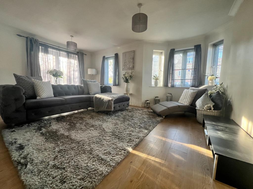 Redbourne Drive, Thamesmead, London... 2 bed flat £200,000