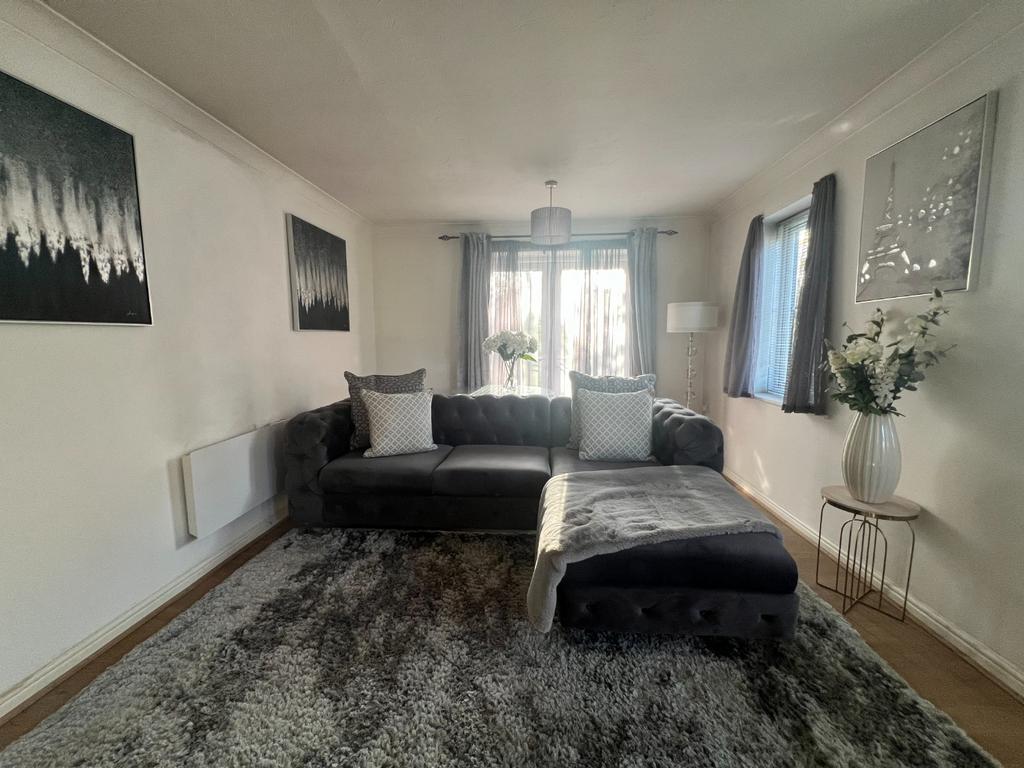 Redbourne Drive, Thamesmead, London... 2 bed flat £200,000