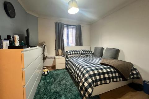 15a Redbourne Drive, Thamesmead, London, SE28 8RZ