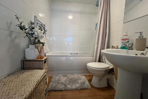 15a Redbourne Drive, Thamesmead, London, SE28 8RZ