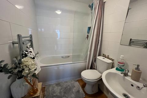15a Redbourne Drive, Thamesmead, London, SE28 8RZ