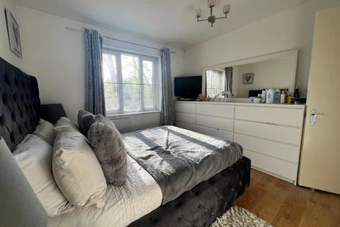 15a Redbourne Drive, Thamesmead, London, SE28 8RZ