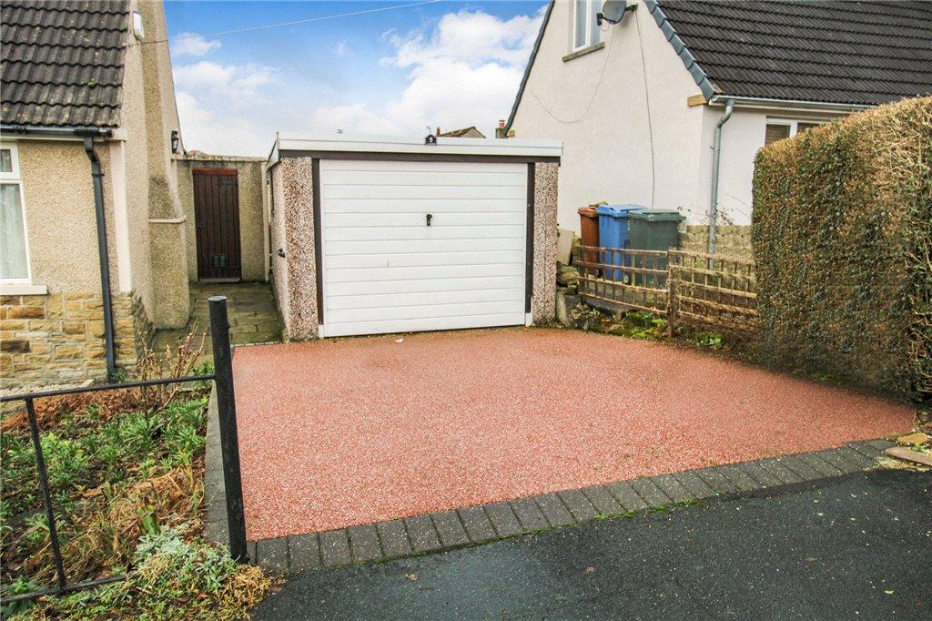 Driveway/Garage