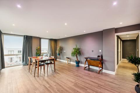 3 bedroom apartment to rent, Gaumont Place, London SW2