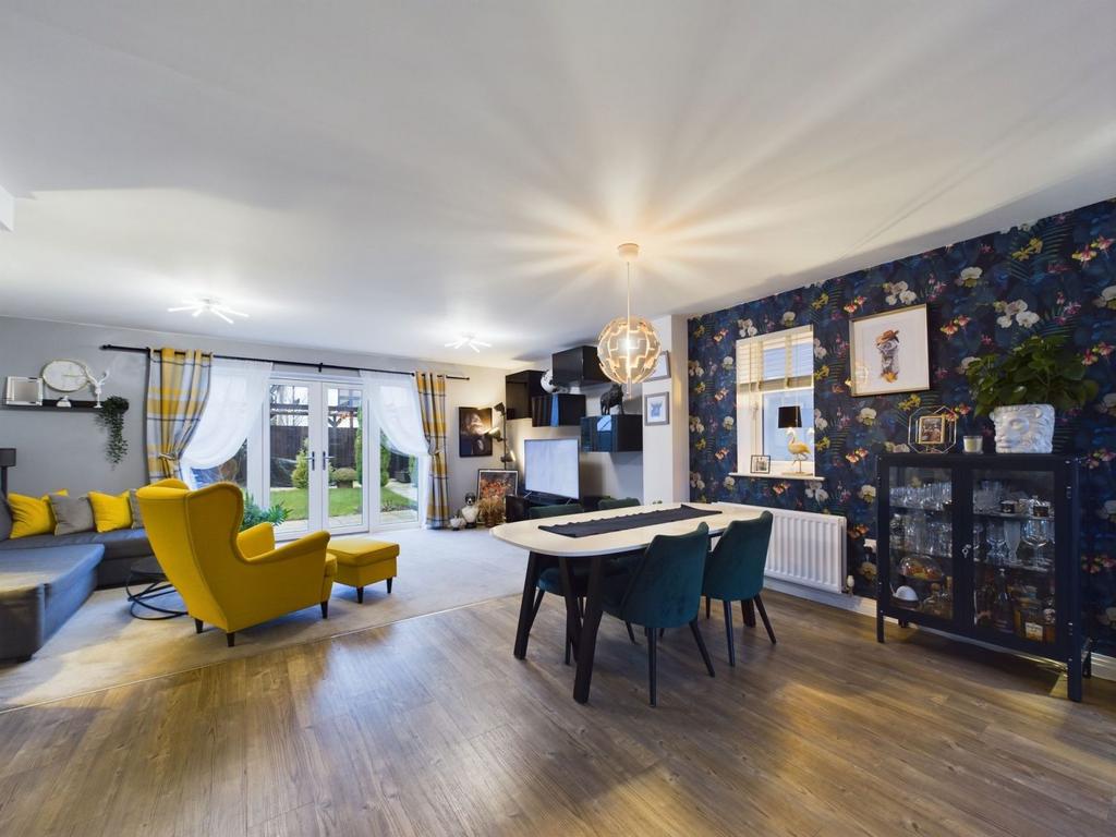 Open plan kitchen / living / dining room