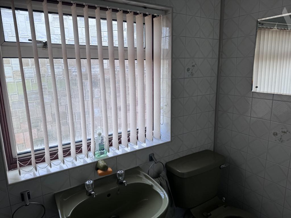 154 Catle Lane Feature Bathroom x2
