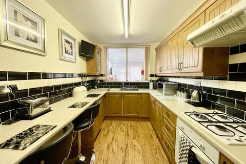 154 Castle Lane, Solihull, B92 8RR