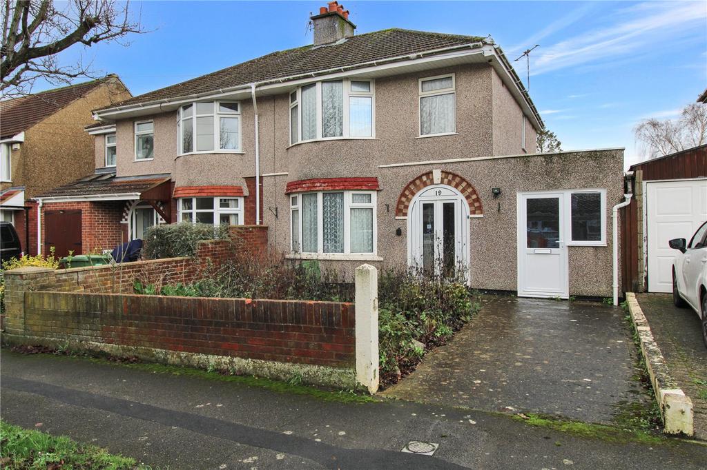 Campden Road, Old Walcot, Swindon, Wiltshire, SN3 3 bed semidetached