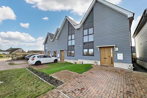 2 bedroom end of terrace house for sale, Cypress Close, St Marys Bay, Kent. TN29