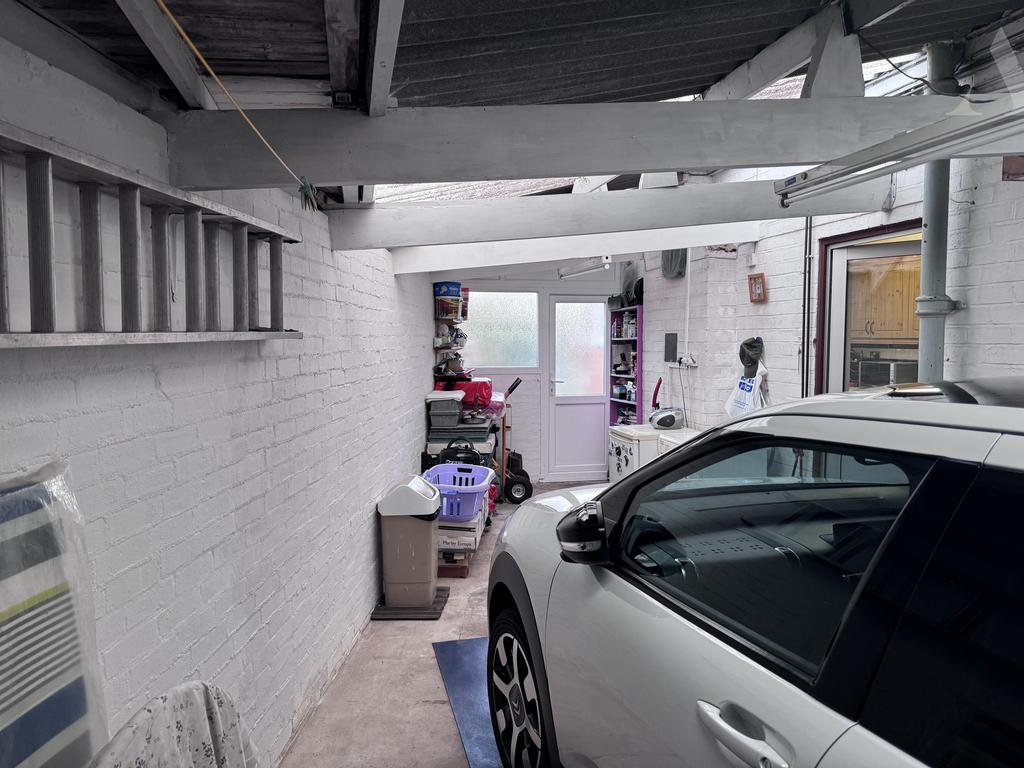 154 Catle Lane Feature garage x2