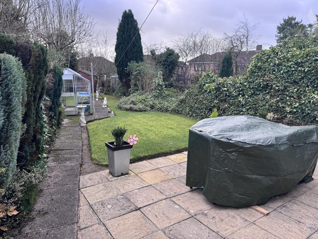 154 Catle Lane Feature garden x2