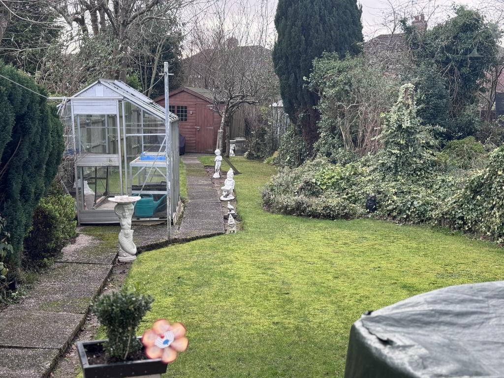 154 Catle Lane Feature Garden