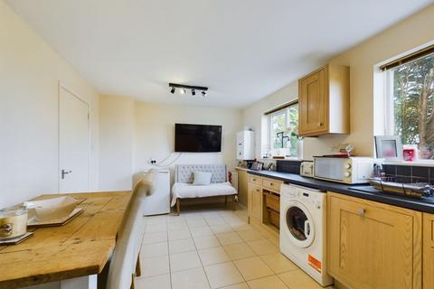 2 bedroom flat for sale, Ryehill Close, Long Buckby, Northampton NN6 7NR