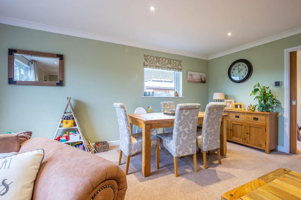 Sitting/dining room