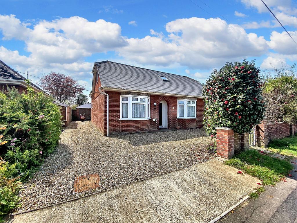 Springfield Avenue, Holbury, SO45 3 bed detached house for sale £465,000