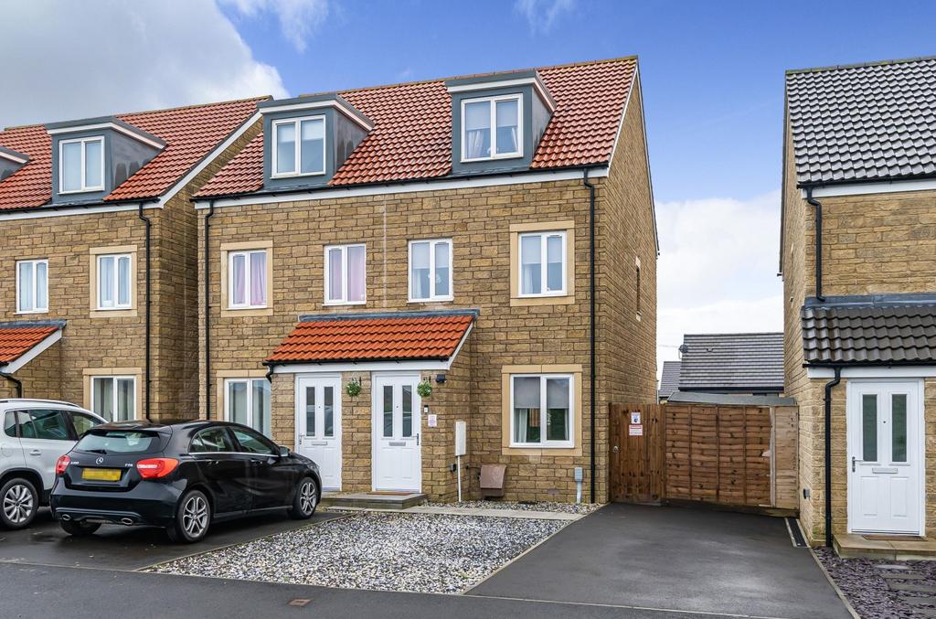 Marigold Road, Frome, BA11 3 bed semidetached house for sale £305,000