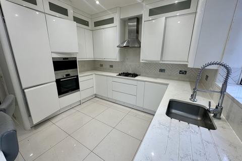 4 bedroom semi-detached house to rent, Sutton Road,  Hounslow, TW5