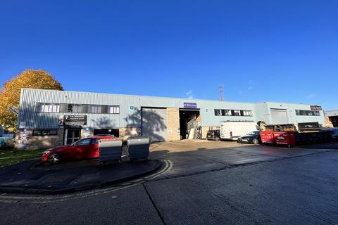 Industrial unit to rent, Unit 10 Gateway Trading Estate, Hythe Road, White City, NW10 6RJ